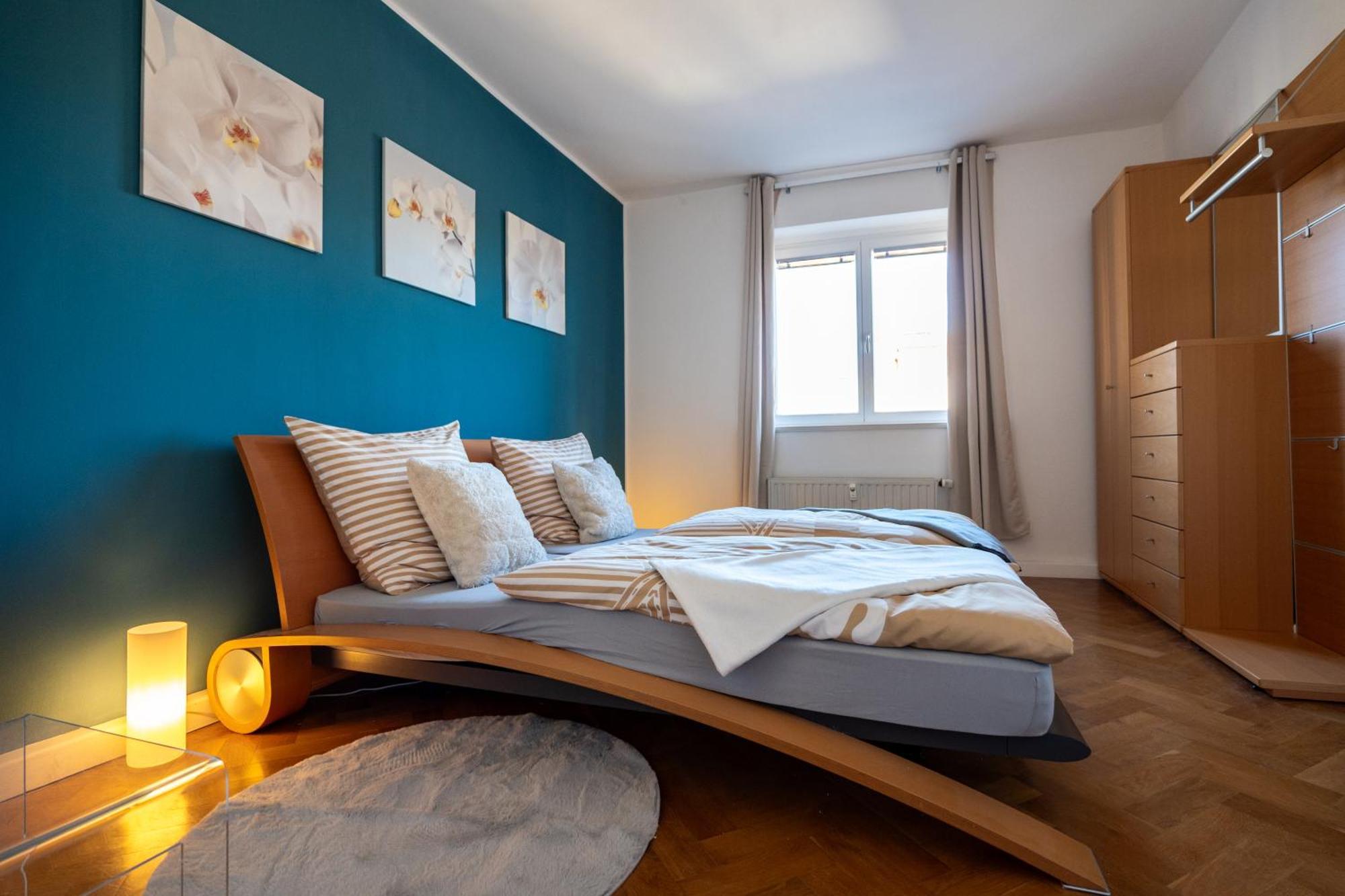 Doppelhaus- Villa Leipzig Schleussig , Moderner Altbau Apartment Dachetage Mit 2 Schlafzimmern Und Separatem Zusatzzimmer , Parkplatz - Balkon - Kamin - Eicheparkett - Arbeitsplatz Екстер'єр фото