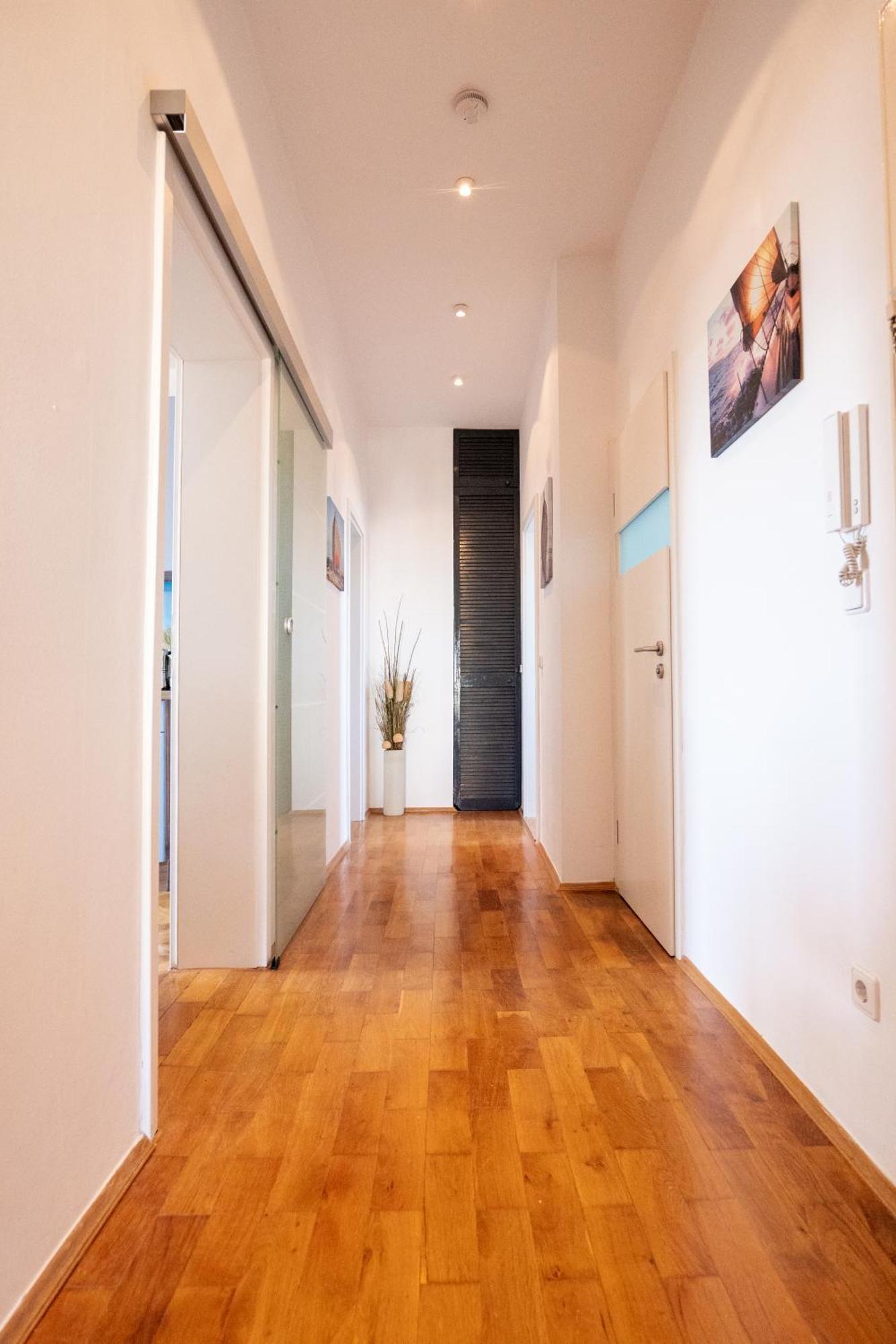 Doppelhaus- Villa Leipzig Schleussig , Moderner Altbau Apartment Dachetage Mit 2 Schlafzimmern Und Separatem Zusatzzimmer , Parkplatz - Balkon - Kamin - Eicheparkett - Arbeitsplatz Екстер'єр фото