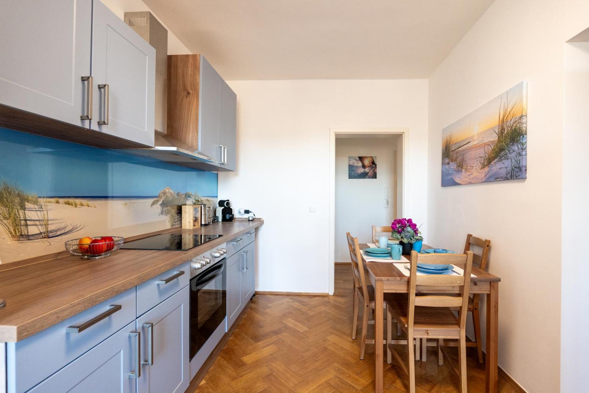 Doppelhaus- Villa Leipzig Schleussig , Moderner Altbau Apartment Dachetage Mit 2 Schlafzimmern Und Separatem Zusatzzimmer , Parkplatz - Balkon - Kamin - Eicheparkett - Arbeitsplatz Екстер'єр фото