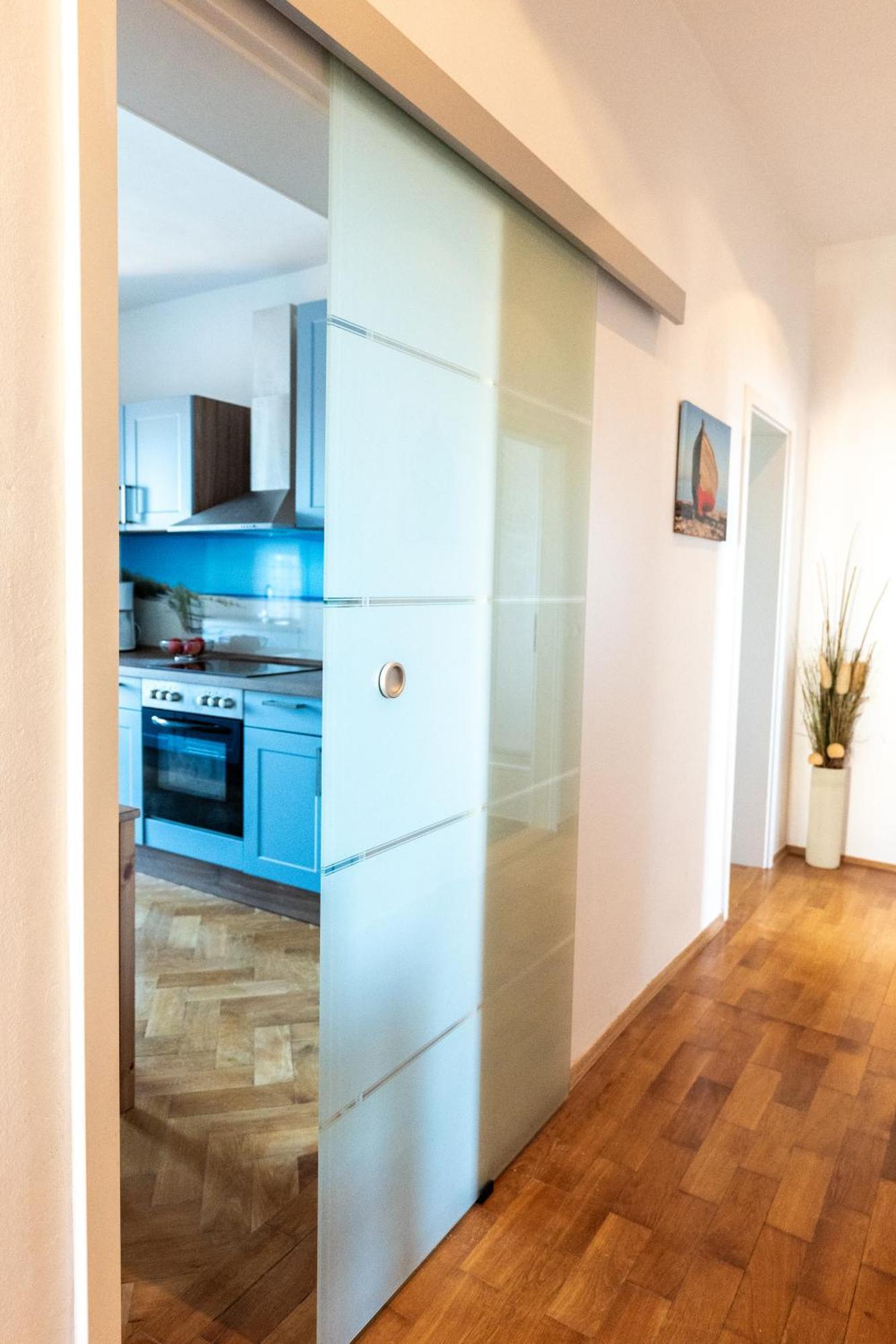 Doppelhaus- Villa Leipzig Schleussig , Moderner Altbau Apartment Dachetage Mit 2 Schlafzimmern Und Separatem Zusatzzimmer , Parkplatz - Balkon - Kamin - Eicheparkett - Arbeitsplatz Екстер'єр фото