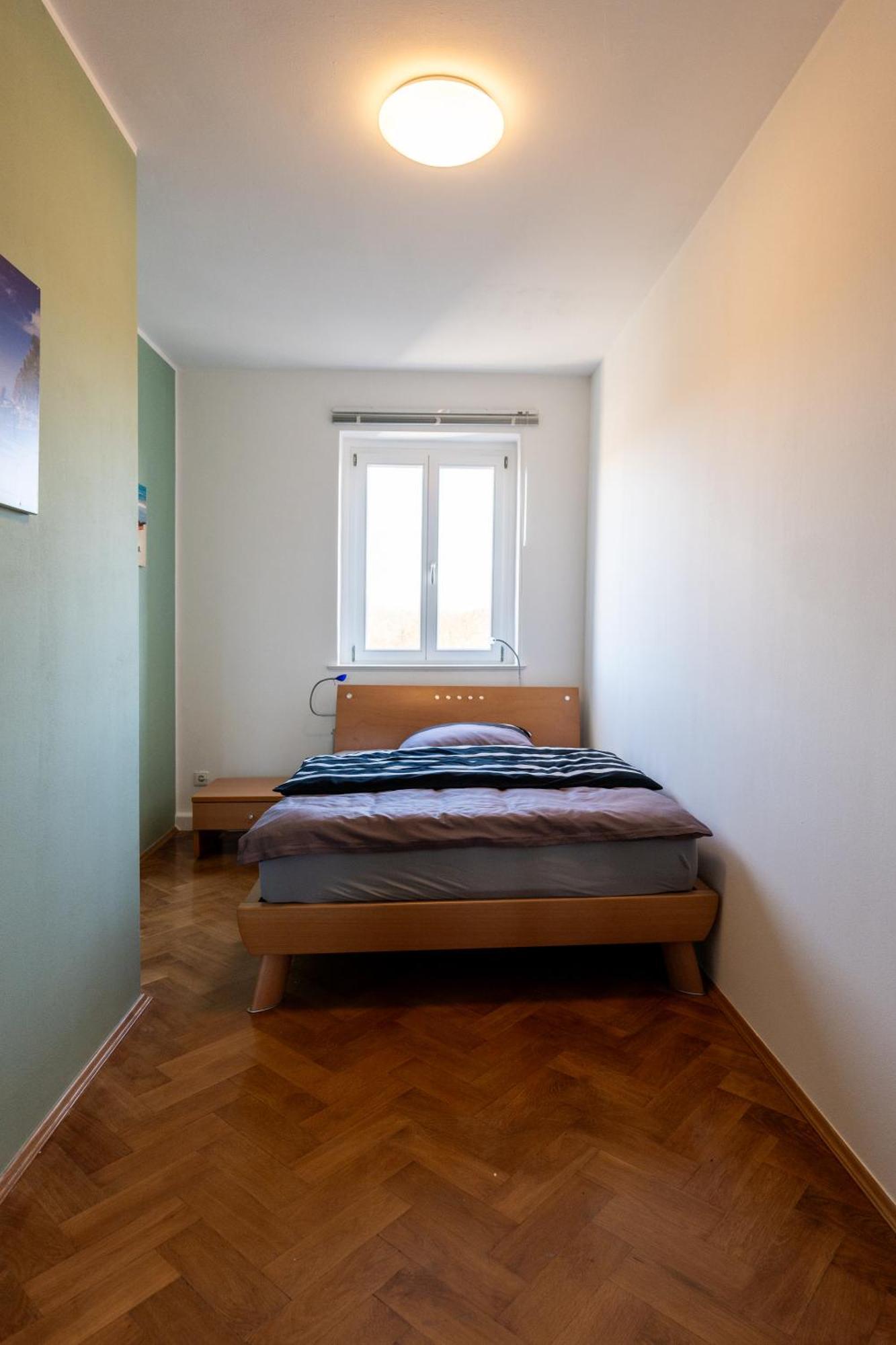 Doppelhaus- Villa Leipzig Schleussig , Moderner Altbau Apartment Dachetage Mit 2 Schlafzimmern Und Separatem Zusatzzimmer , Parkplatz - Balkon - Kamin - Eicheparkett - Arbeitsplatz Екстер'єр фото