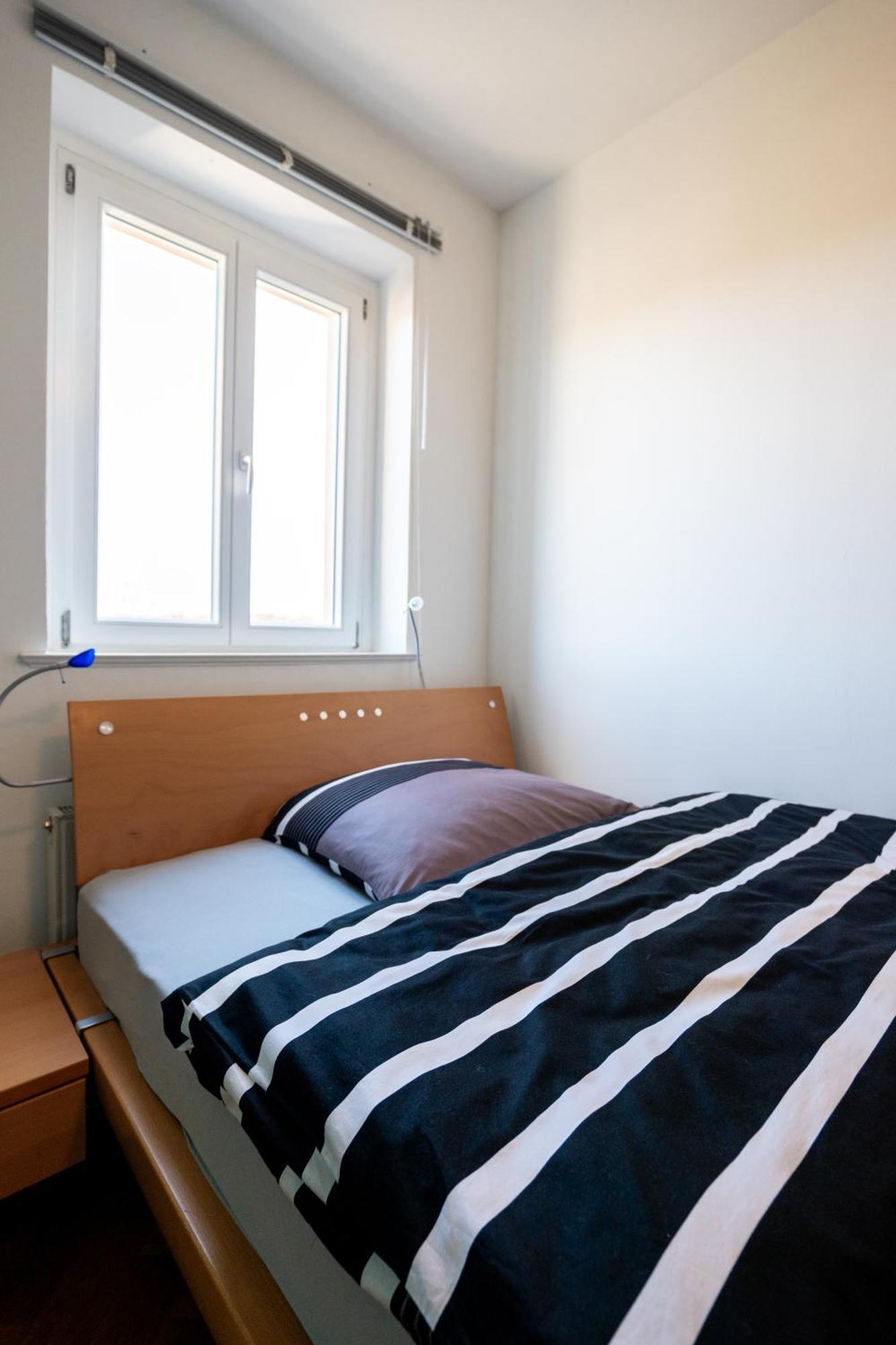Doppelhaus- Villa Leipzig Schleussig , Moderner Altbau Apartment Dachetage Mit 2 Schlafzimmern Und Separatem Zusatzzimmer , Parkplatz - Balkon - Kamin - Eicheparkett - Arbeitsplatz Екстер'єр фото