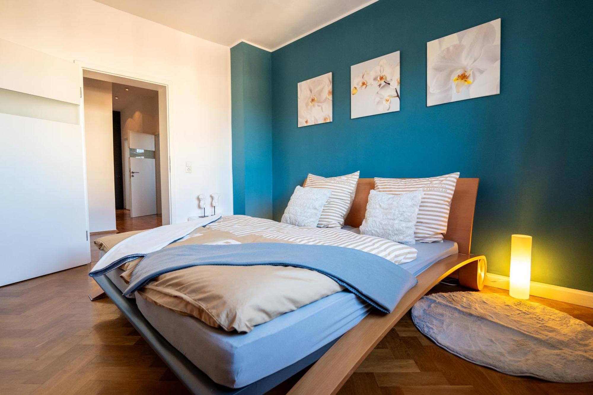 Doppelhaus- Villa Leipzig Schleussig , Moderner Altbau Apartment Dachetage Mit 2 Schlafzimmern Und Separatem Zusatzzimmer , Parkplatz - Balkon - Kamin - Eicheparkett - Arbeitsplatz Екстер'єр фото