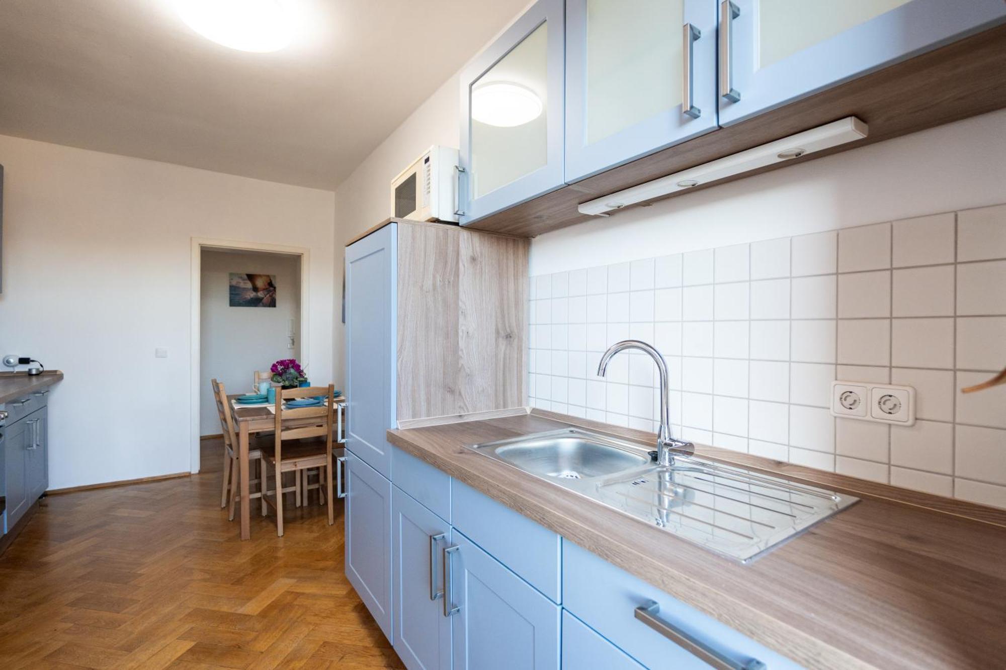 Doppelhaus- Villa Leipzig Schleussig , Moderner Altbau Apartment Dachetage Mit 2 Schlafzimmern Und Separatem Zusatzzimmer , Parkplatz - Balkon - Kamin - Eicheparkett - Arbeitsplatz Екстер'єр фото